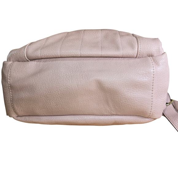 Steve Madden Pebbled Padded Fullsize Backpack 17x14x5. Gold Hardware. - Picture 5 of 8